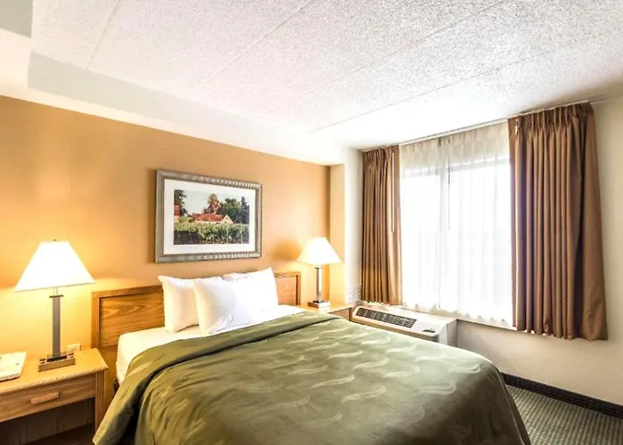 Norwood Inn & Suites Milwaukee