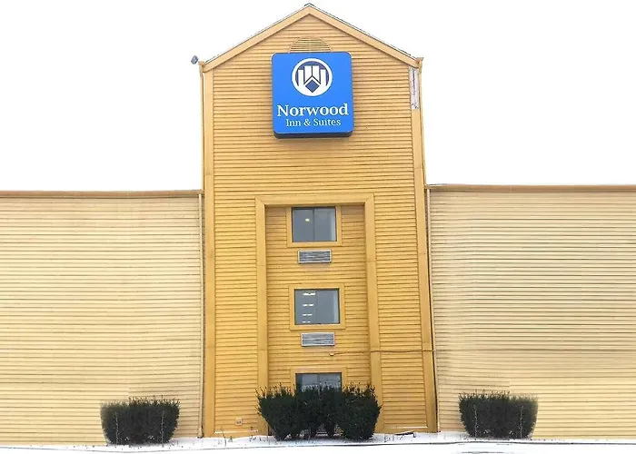 Norwood Inn & Suites Milwaukee