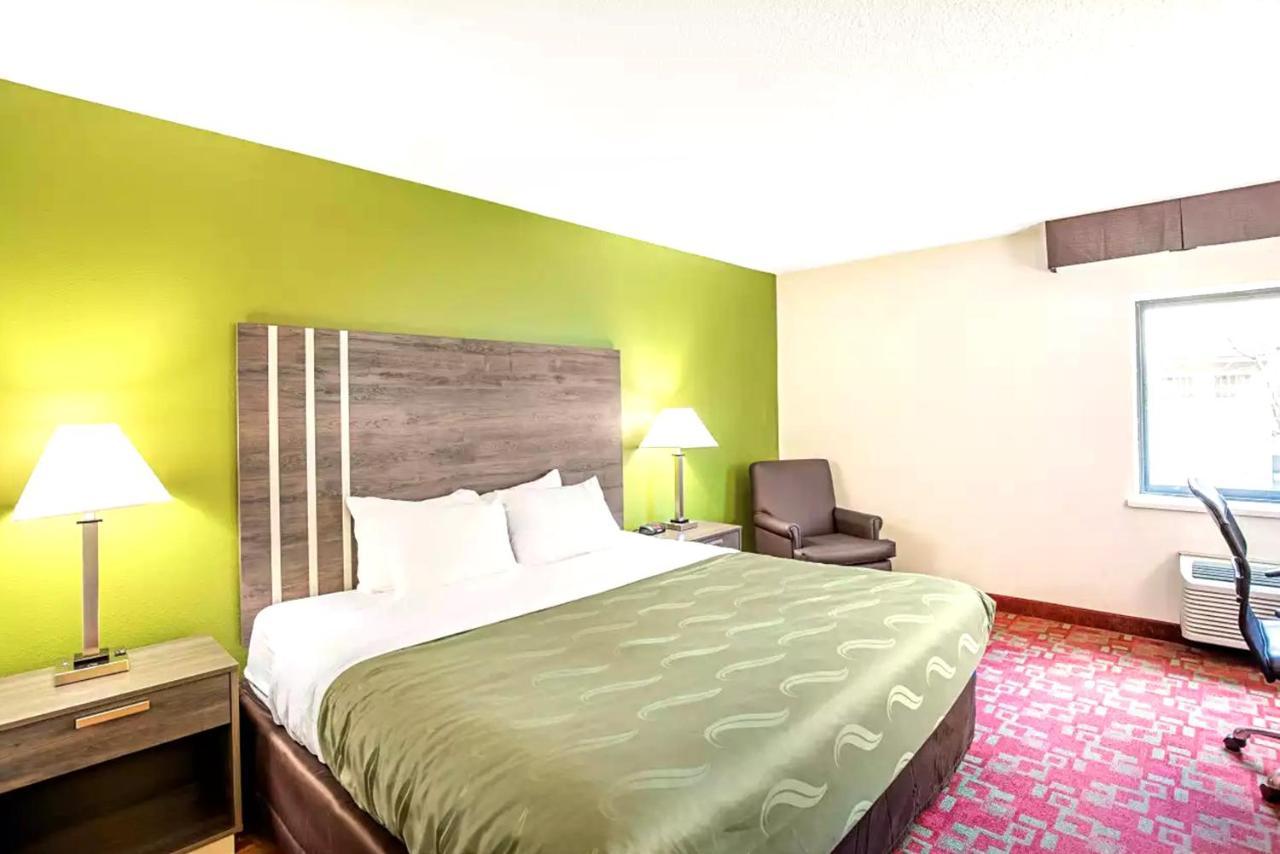 Norwood & Milwaukee Hotel Butler