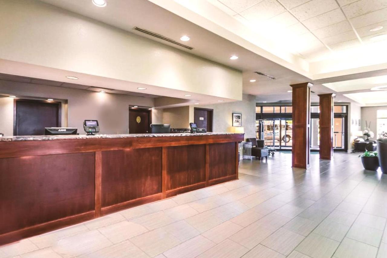 Norwood & Milwaukee Hotel