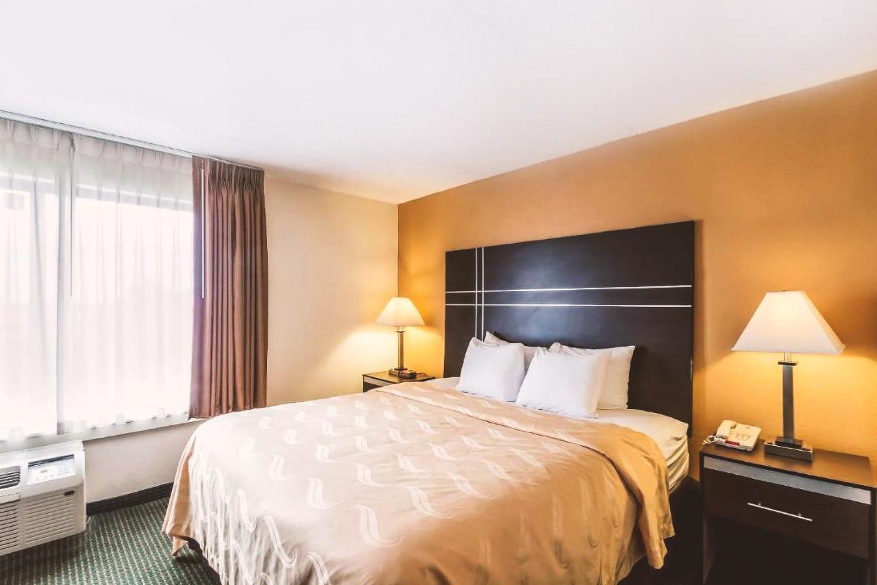 Norwood & Milwaukee Hotel Butler